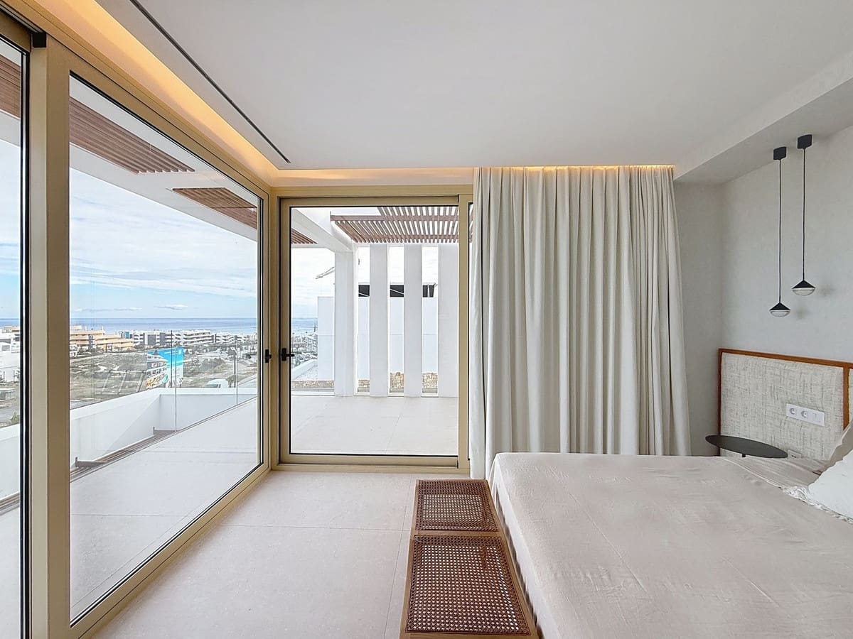 6 soverom Villa til salgs i Malaga by med svømmebasseng garasje - € 2 580 000 (Ref: 9550047)