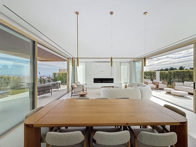 6 soverom Villa til salgs i Málaga by med svømmebasseng garasje - € 2 580 000 (Ref: 9550047)