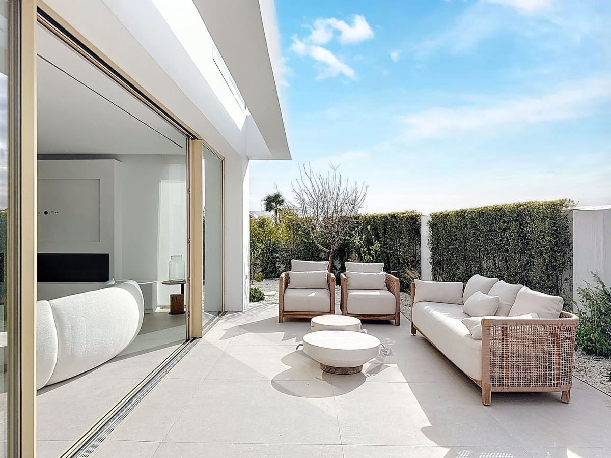 6 soverom Villa til salgs i Malaga by med svømmebasseng garasje - € 2 580 000 (Ref: 9550047)