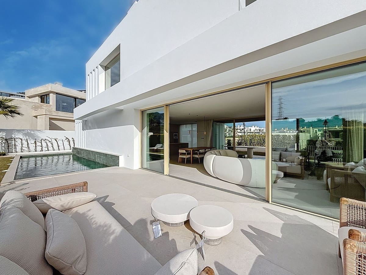 6 soverom Villa til salgs i Malaga by med svømmebasseng garasje - € 2 580 000 (Ref: 9550047)