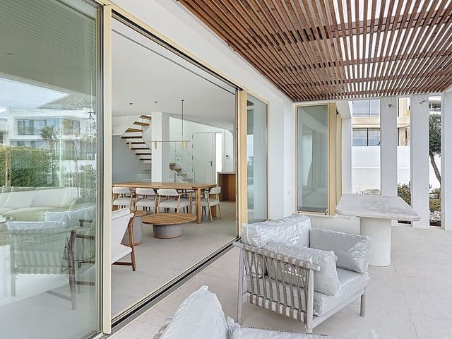 6 soverom Villa til salgs i Málaga by med svømmebasseng garasje - € 2 580 000 (Ref: 9550047)