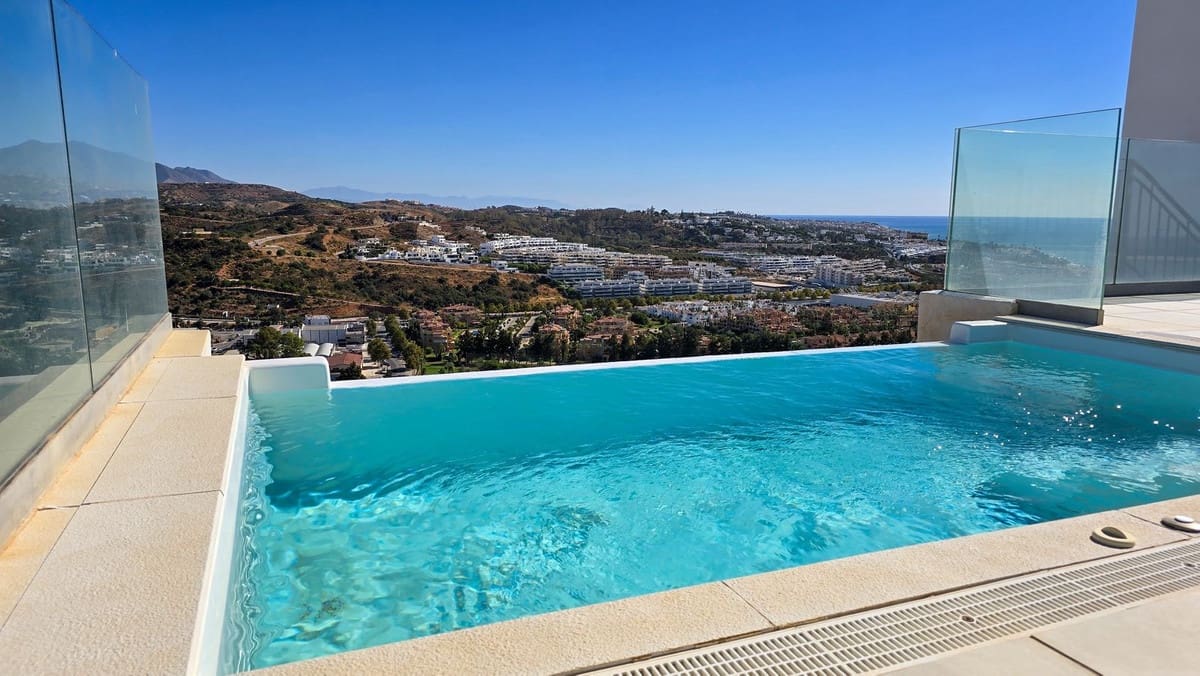 4 bedroom Penthouse for sale in La Cala de Mijas with pool garage - € 1,150,000 (Ref: 9550049)