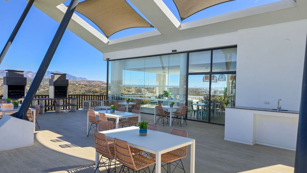 4 bedroom Penthouse for sale in La Cala de Mijas with pool garage - € 1,150,000 (Ref: 9550049)