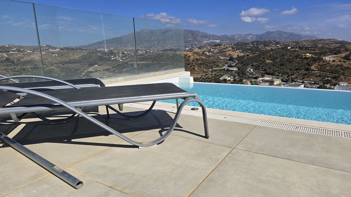 4 bedroom Penthouse for sale in La Cala de Mijas with pool garage - € 1,150,000 (Ref: 9550049)