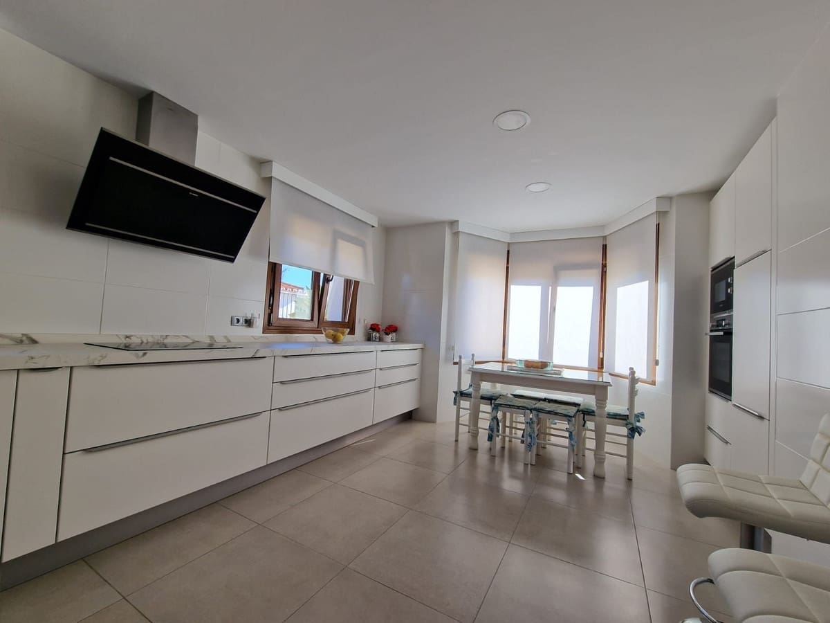 5 bedroom Semi-detached Villa for sale in Marbella with pool garage - € 2,200,000 (Ref: 9550051)