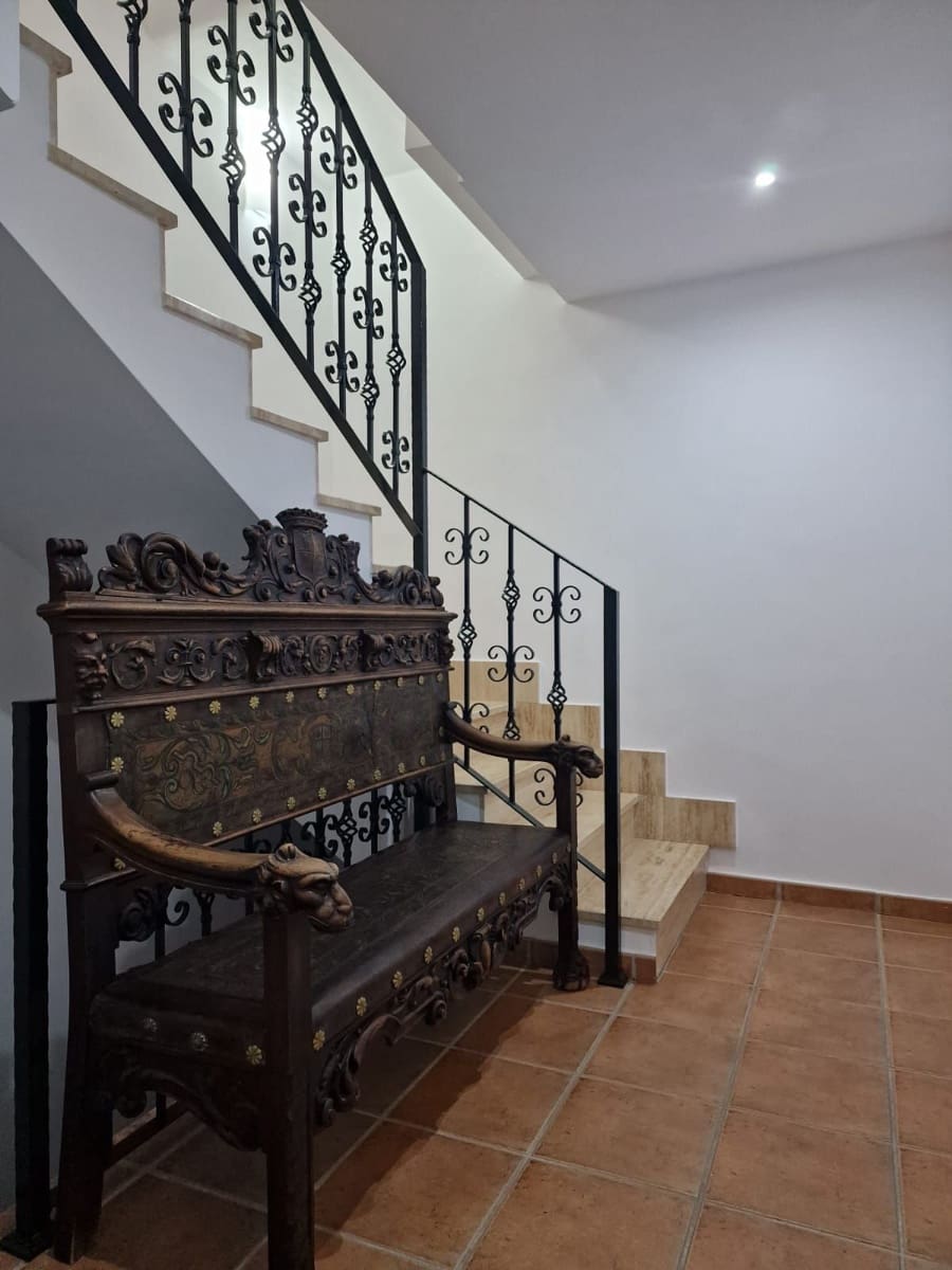 5 bedroom Semi-detached Villa for sale in Marbella with pool garage - € 2,200,000 (Ref: 9550051)