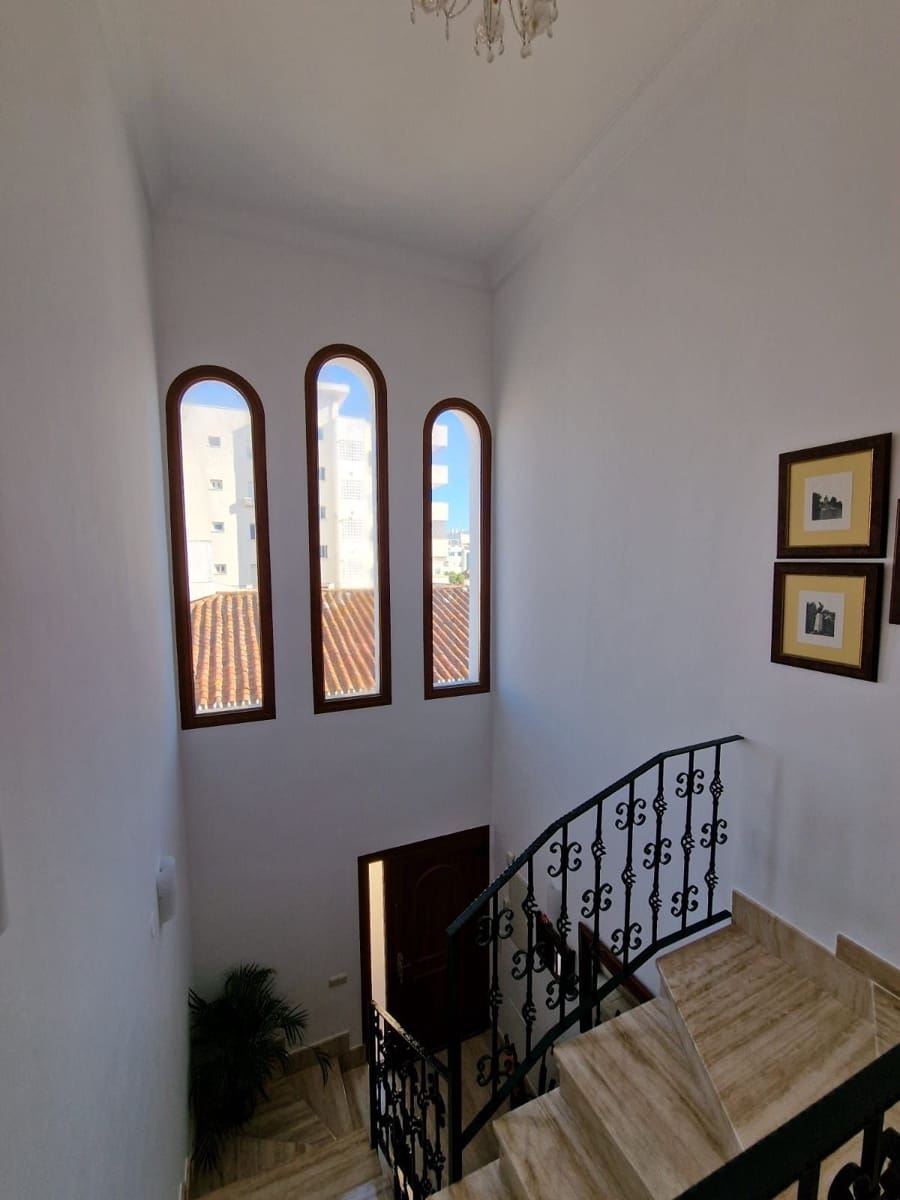 5 bedroom Semi-detached Villa for sale in Marbella with pool garage - € 2,200,000 (Ref: 9550051)