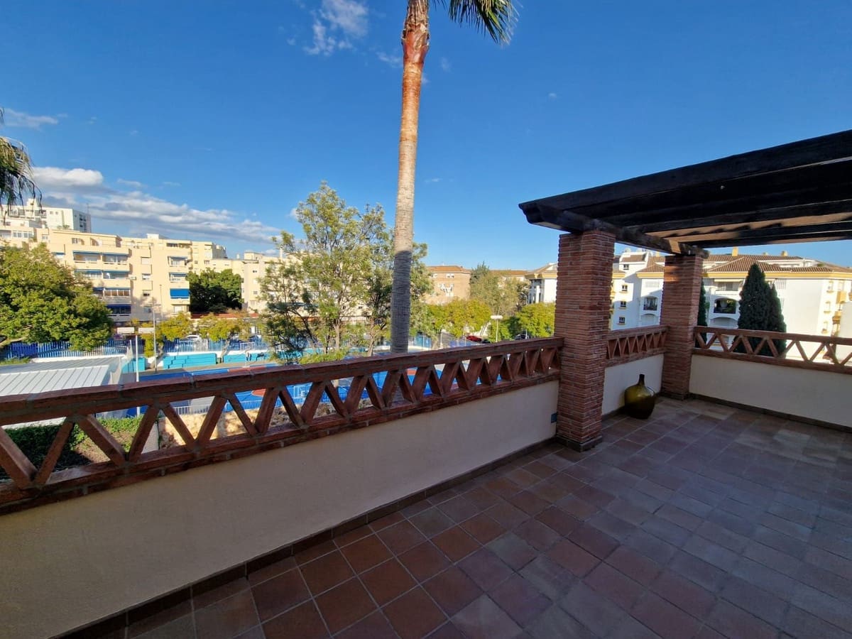 5 bedroom Semi-detached Villa for sale in Marbella with pool garage - € 2,200,000 (Ref: 9550051)