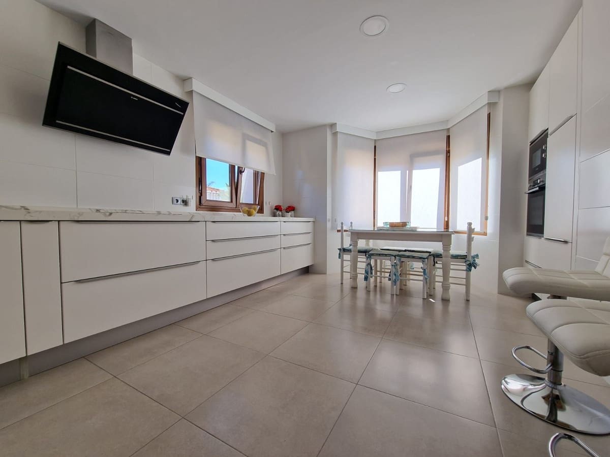 5 bedroom Semi-detached Villa for sale in Marbella with pool garage - € 2,200,000 (Ref: 9550051)