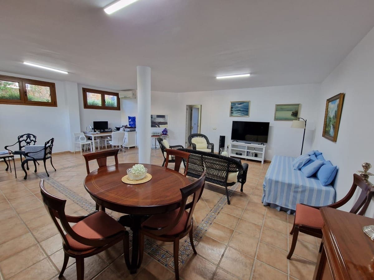 5 bedroom Semi-detached Villa for sale in Marbella with pool garage - € 2,200,000 (Ref: 9550051)