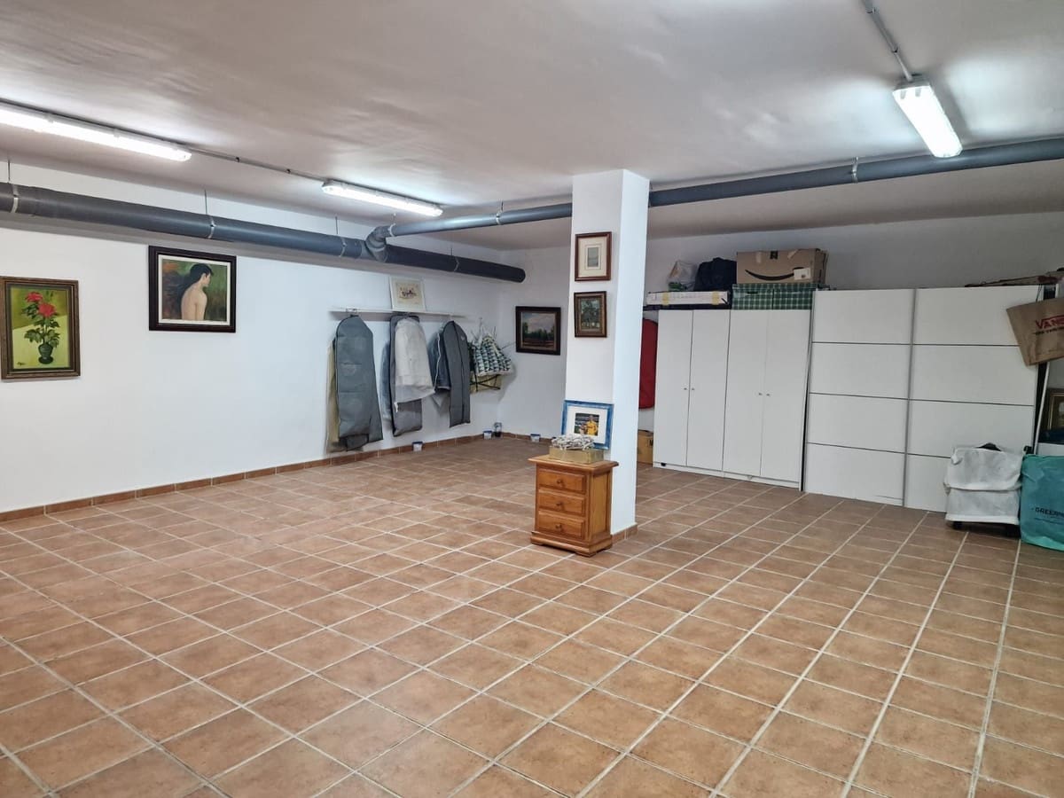 5 bedroom Semi-detached Villa for sale in Marbella with pool garage - € 2,200,000 (Ref: 9550051)