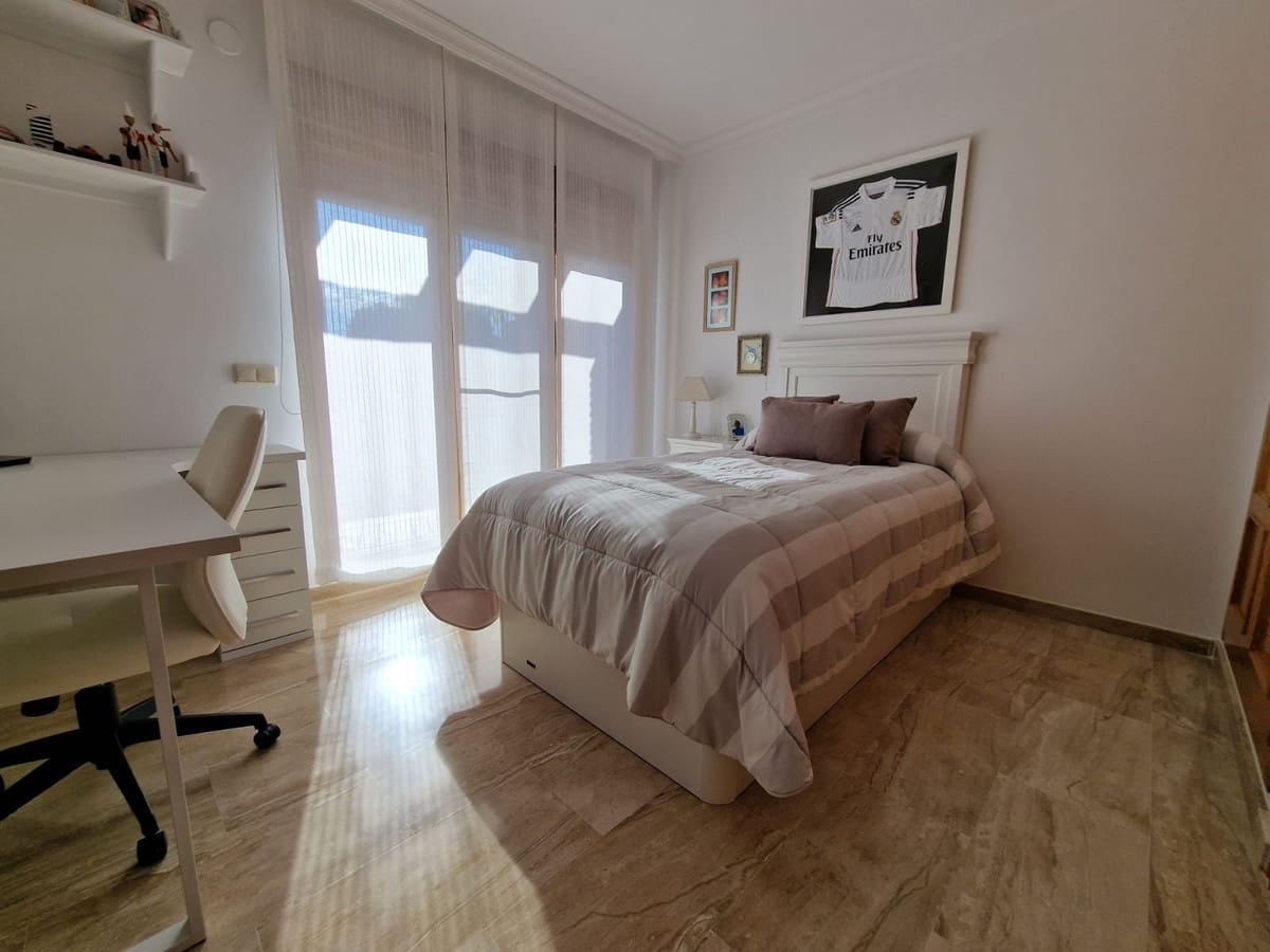 5 bedroom Semi-detached Villa for sale in Marbella with pool garage - € 2,200,000 (Ref: 9550051)