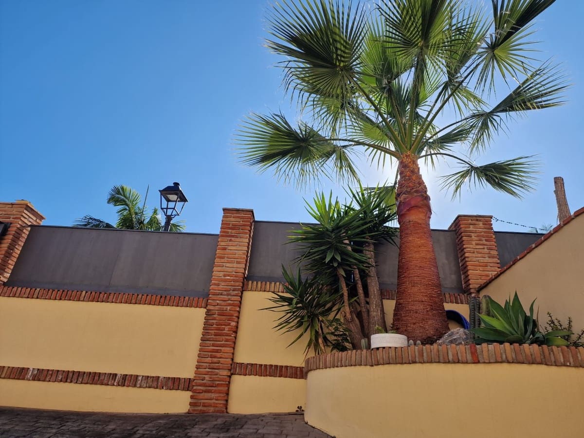 5 bedroom Semi-detached Villa for sale in Marbella with pool garage - € 2,200,000 (Ref: 9550051)