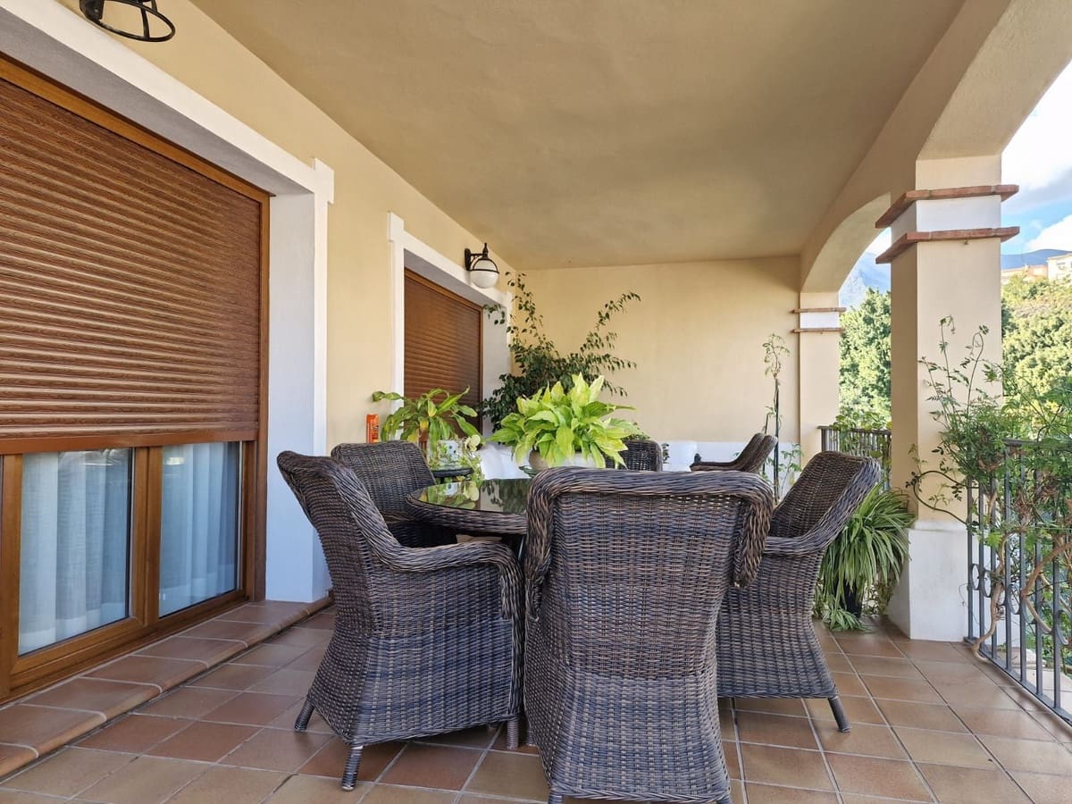 5 bedroom Semi-detached Villa for sale in Marbella with pool garage - € 2,200,000 (Ref: 9550051)