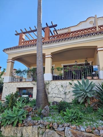 5 bedroom Semi-detached Villa for sale in Marbella with pool garage - € 2,200,000 (Ref: 9550051)