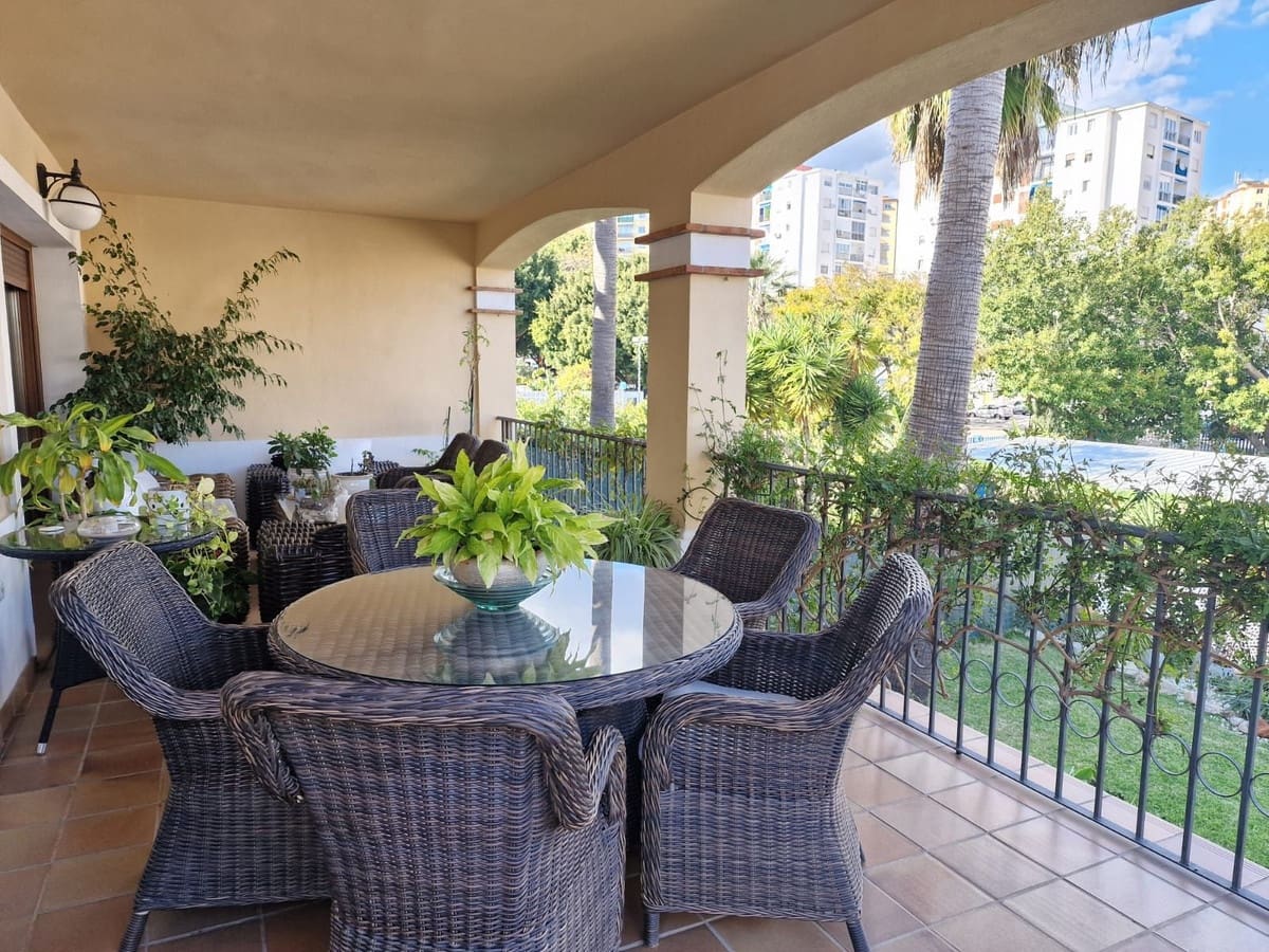 5 bedroom Semi-detached Villa for sale in Marbella with pool garage - € 2,200,000 (Ref: 9550051)