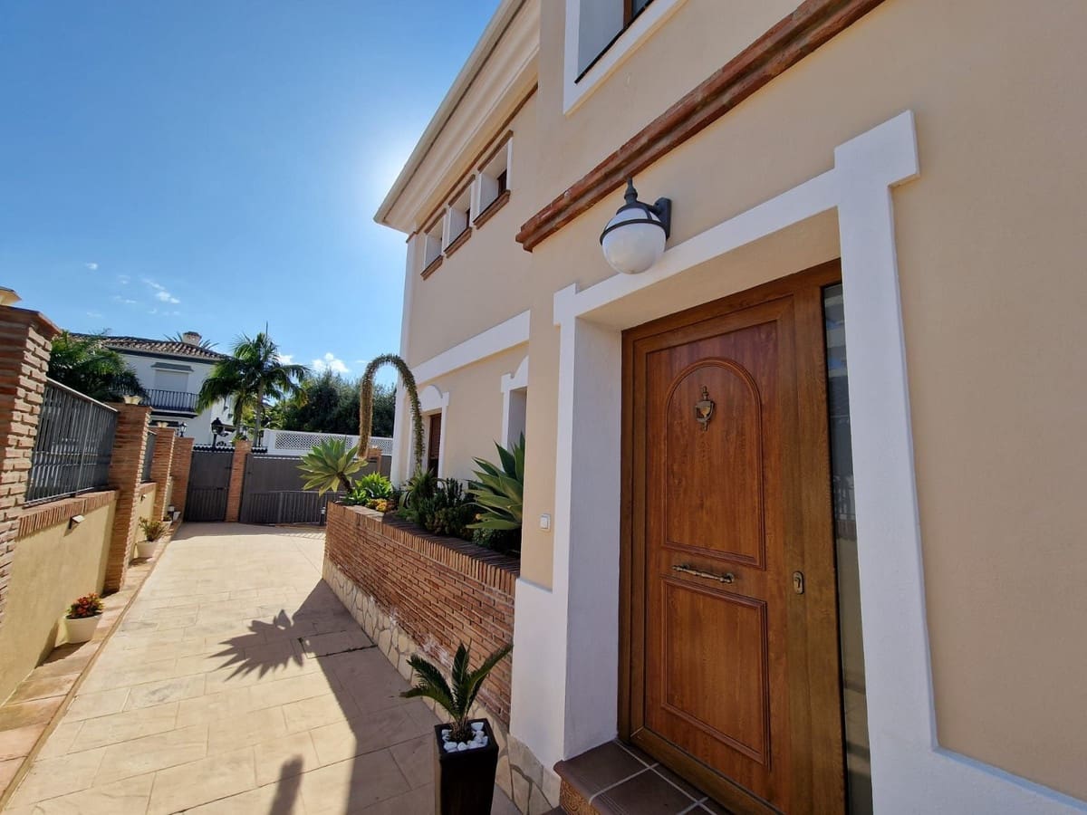 5 bedroom Semi-detached Villa for sale in Marbella with pool garage - € 2,200,000 (Ref: 9550051)