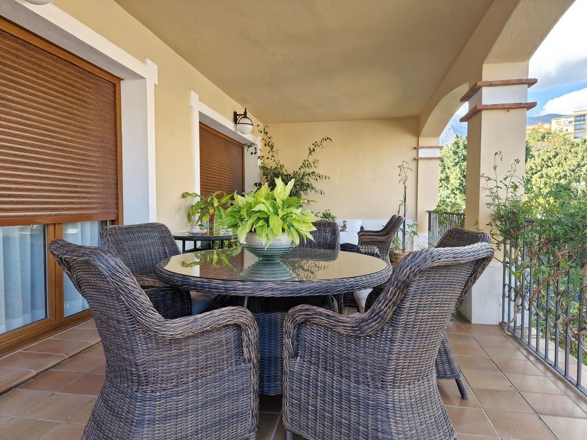 5 bedroom Semi-detached Villa for sale in Marbella with pool garage - € 2,200,000 (Ref: 9550051)