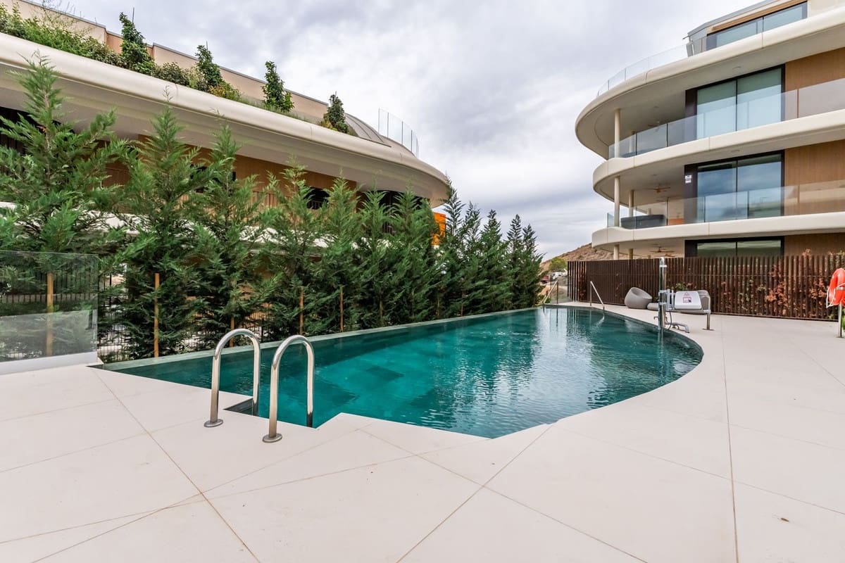 2 soveværelse Lejlighed til salg i Fuengirola med swimmingpool garage - € 599.000 (Ref: 9550053)