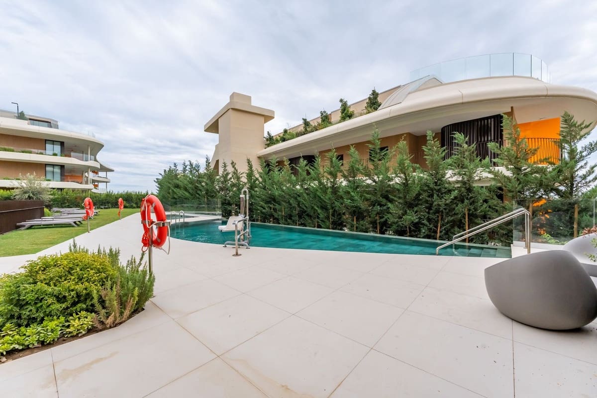 2 soveværelse Lejlighed til salg i Fuengirola med swimmingpool garage - € 599.000 (Ref: 9550053)