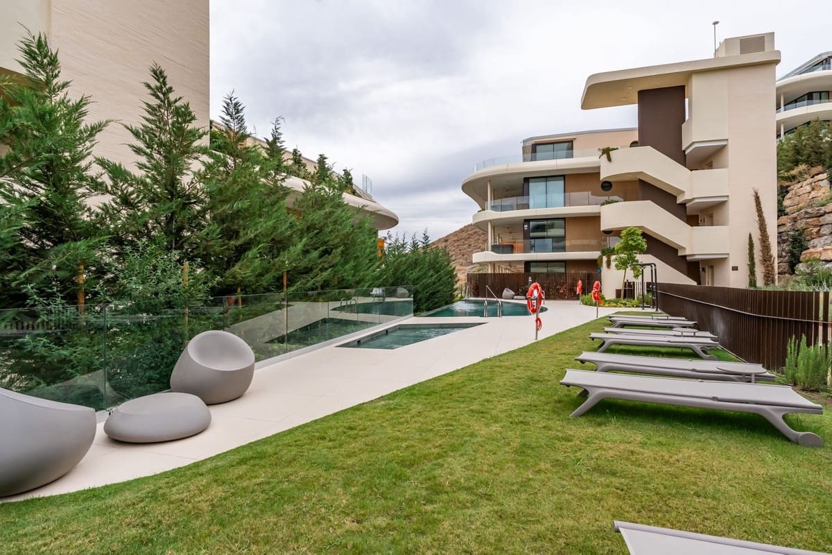 2 soveværelse Lejlighed til salg i Fuengirola med swimmingpool garage - € 599.000 (Ref: 9550053)