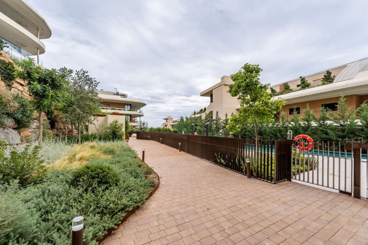 2 soveværelse Lejlighed til salg i Fuengirola med swimmingpool garage - € 599.000 (Ref: 9550053)