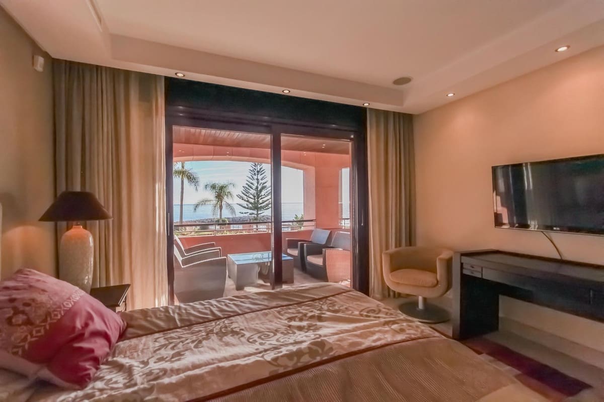 2 slaapkamer Appartement te koop in Puerto Banus met zwembad - € 2.400.000 (Ref: 9550068)