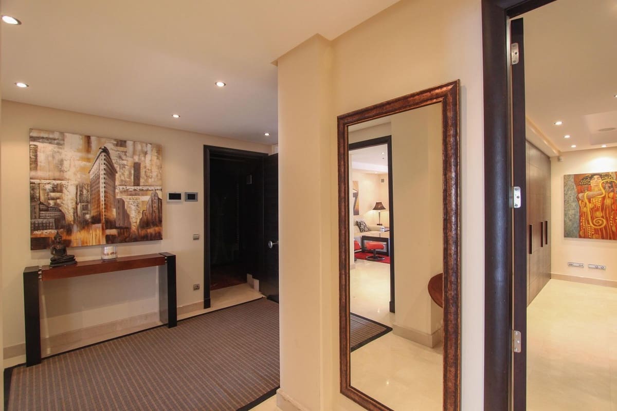 2 slaapkamer Appartement te koop in Puerto Banus met zwembad - € 2.400.000 (Ref: 9550068)