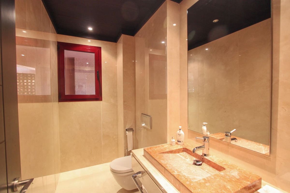 2 slaapkamer Appartement te koop in Puerto Banus met zwembad - € 2.400.000 (Ref: 9550068)