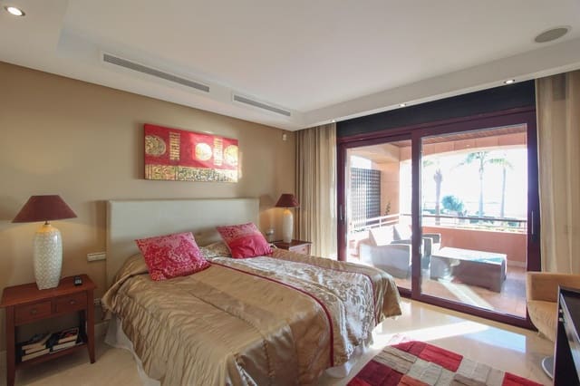 2 slaapkamer Appartement te koop in Puerto Banus, Marbella met zwembad - € 2.400.000 (Ref: 9550068)