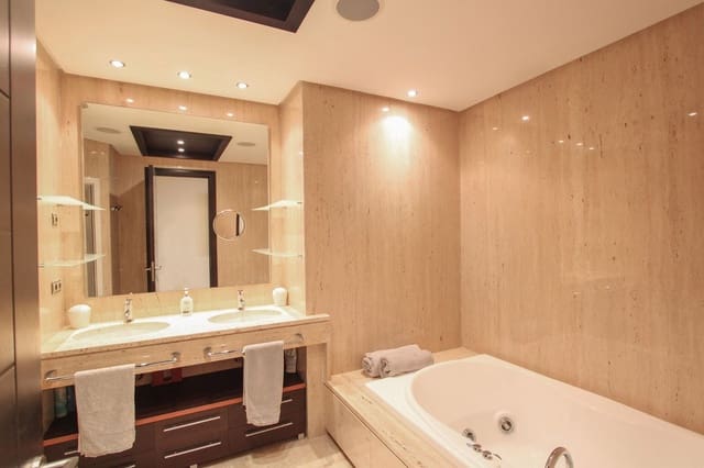 2 slaapkamer Appartement te koop in Puerto Banus, Marbella met zwembad - € 2.400.000 (Ref: 9550068)