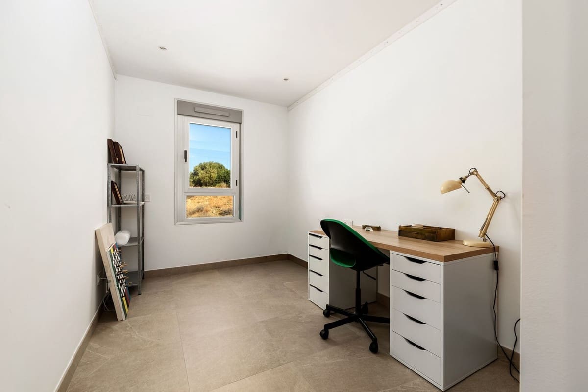 3 bedroom Townhouse for sale in Estepona with pool - € 475,000 (Ref: 9550164)