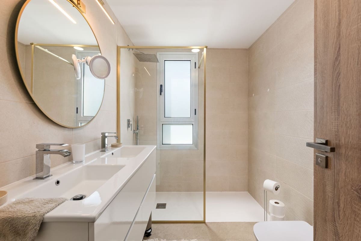 3 bedroom Townhouse for sale in Estepona with pool - € 475,000 (Ref: 9550164)