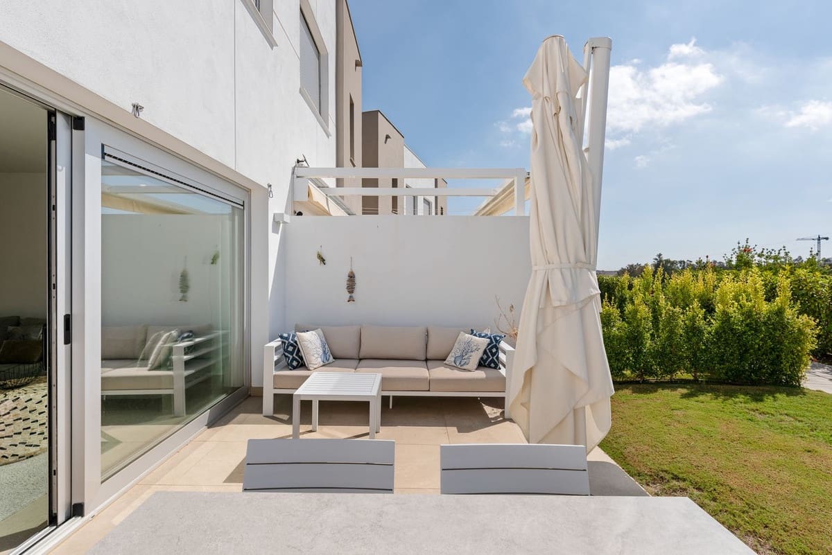 3 bedroom Townhouse for sale in Estepona with pool - € 475,000 (Ref: 9550164)