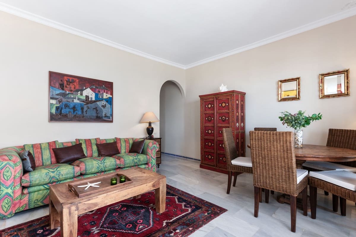 3 bedroom Apartment for sale in Estepona with garage - € 490,000 (Ref: 9550170)