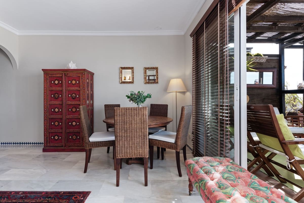 3 bedroom Apartment for sale in Estepona with garage - € 490,000 (Ref: 9550170)