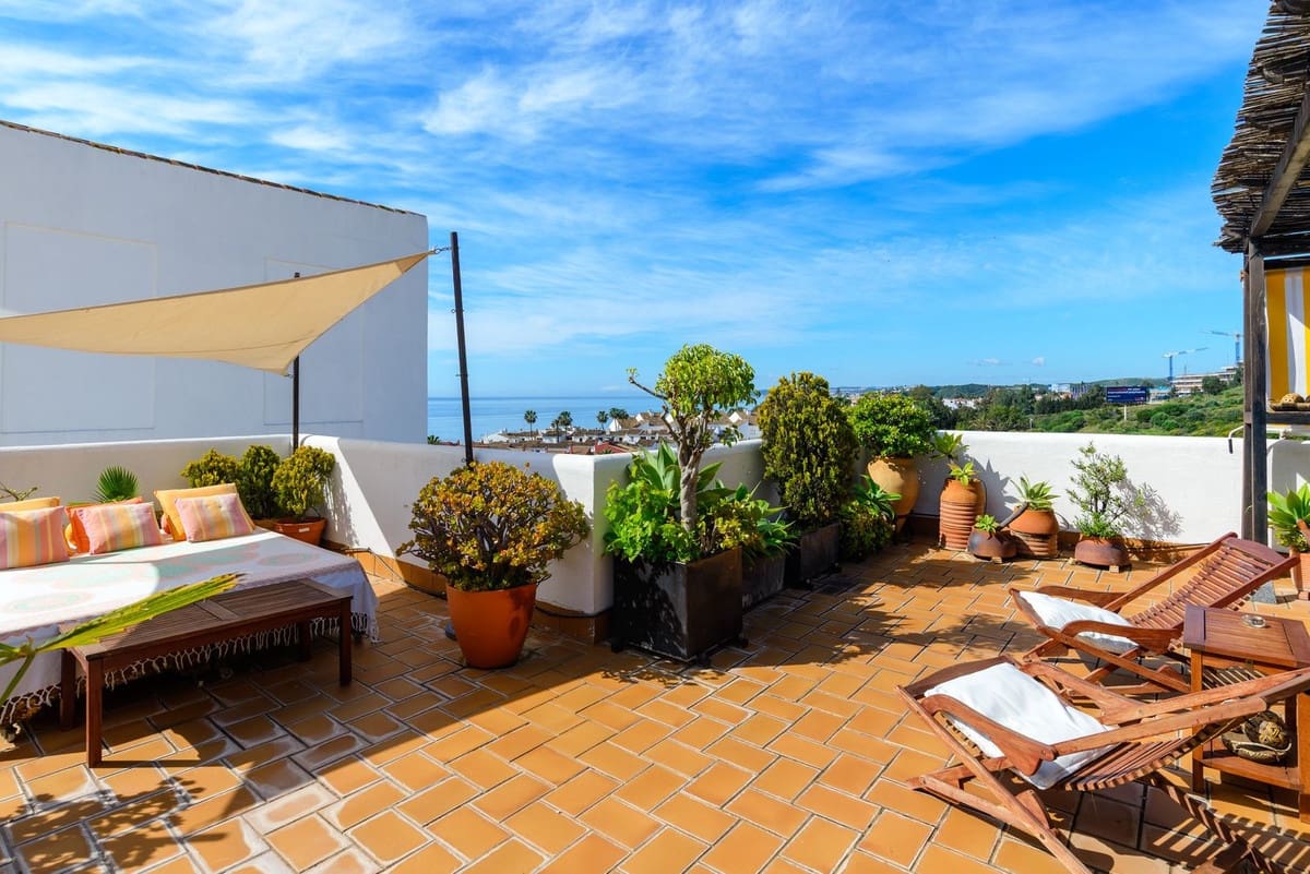 3 bedroom Apartment for sale in Estepona with garage - € 490,000 (Ref: 9550170)