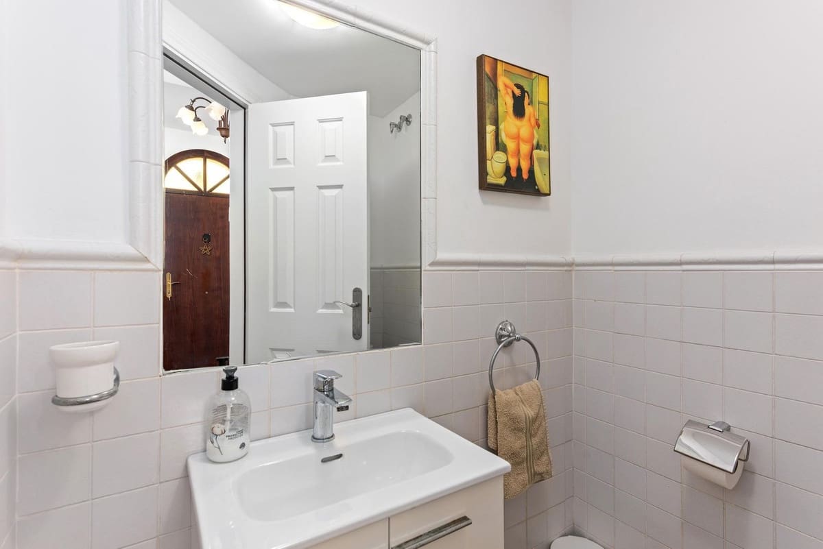 2 makuuhuone Omakotitalo myytävänä paikassa Estepona mukana uima-altaan - 595 000 € (Ref: 9550189)