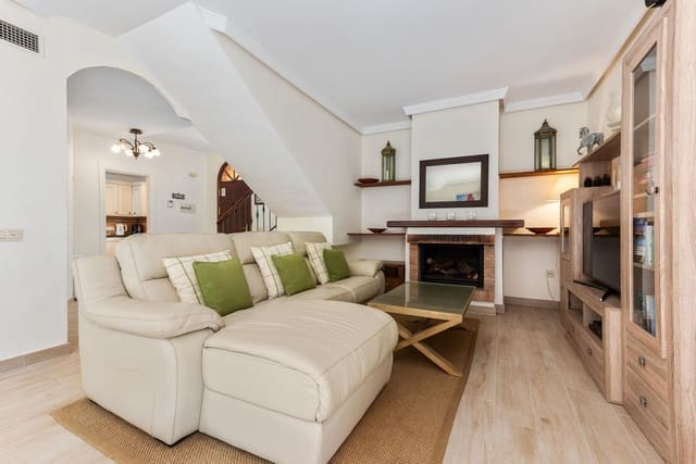 2 makuuhuone Omakotitalo myytävänä paikassa Estepona mukana uima-altaan - 595 000 € (Ref: 9550189)