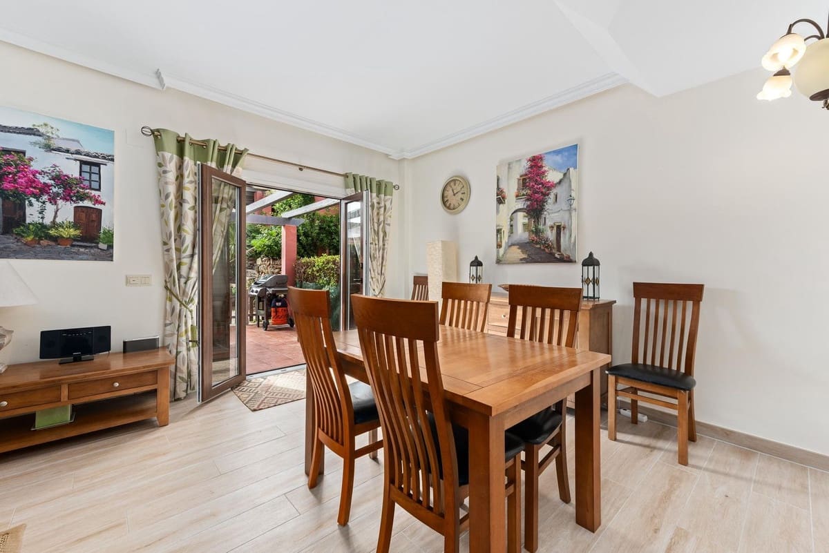 2 makuuhuone Omakotitalo myytävänä paikassa Estepona mukana uima-altaan - 595 000 € (Ref: 9550189)