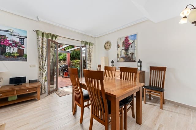 2 makuuhuone Omakotitalo myytävänä paikassa Estepona mukana uima-altaan - 595 000 € (Ref: 9550189)