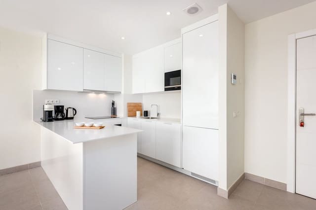 3 chambre Penthouse à vendre à Estepona avec piscine garage - 729 000 € (Ref: 9550190)