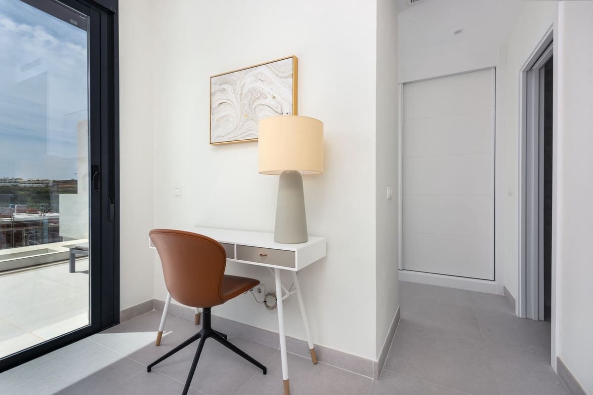 3 chambre Penthouse à vendre à Estepona avec piscine garage - 729 000 € (Ref: 9550190)