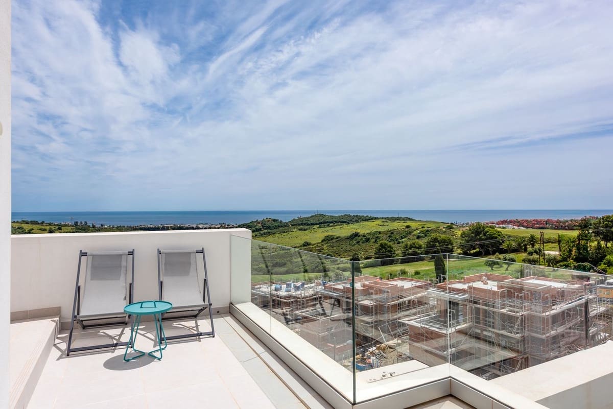 3 chambre Penthouse à vendre à Estepona avec piscine garage - 729 000 € (Ref: 9550190)