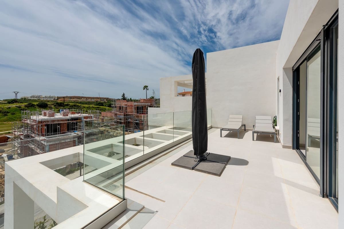 3 chambre Penthouse à vendre à Estepona avec piscine garage - 729 000 € (Ref: 9550190)