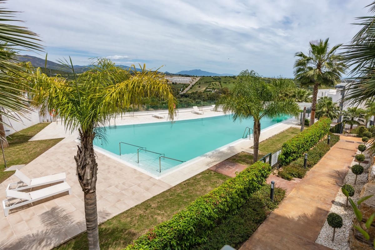 3 chambre Penthouse à vendre à Estepona avec piscine garage - 729 000 € (Ref: 9550190)