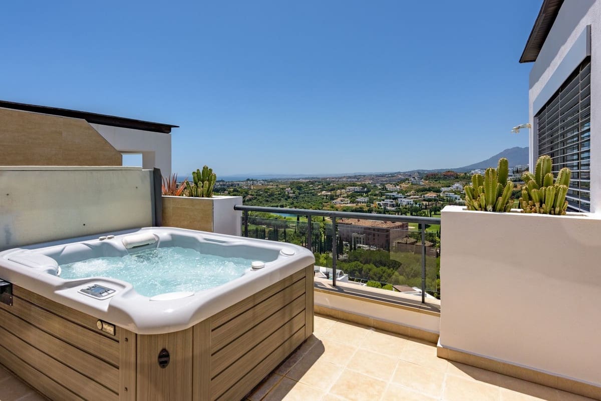 2 sovrum Takvåning till salu i Los Flamingos med pool garage - 1 190 000 € (Ref: 9550191)