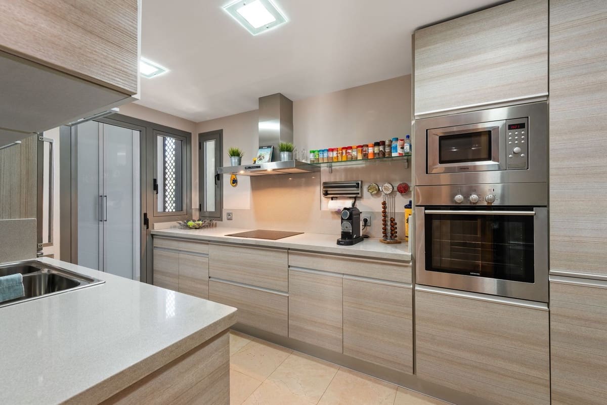 2 sovrum Takvåning till salu i Los Flamingos med pool garage - 1 190 000 € (Ref: 9550191)