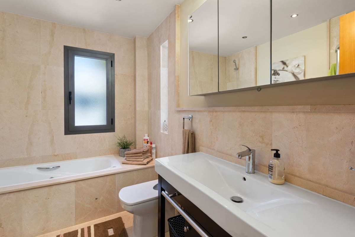 2 sovrum Takvåning till salu i Los Flamingos med pool garage - 1 190 000 € (Ref: 9550191)