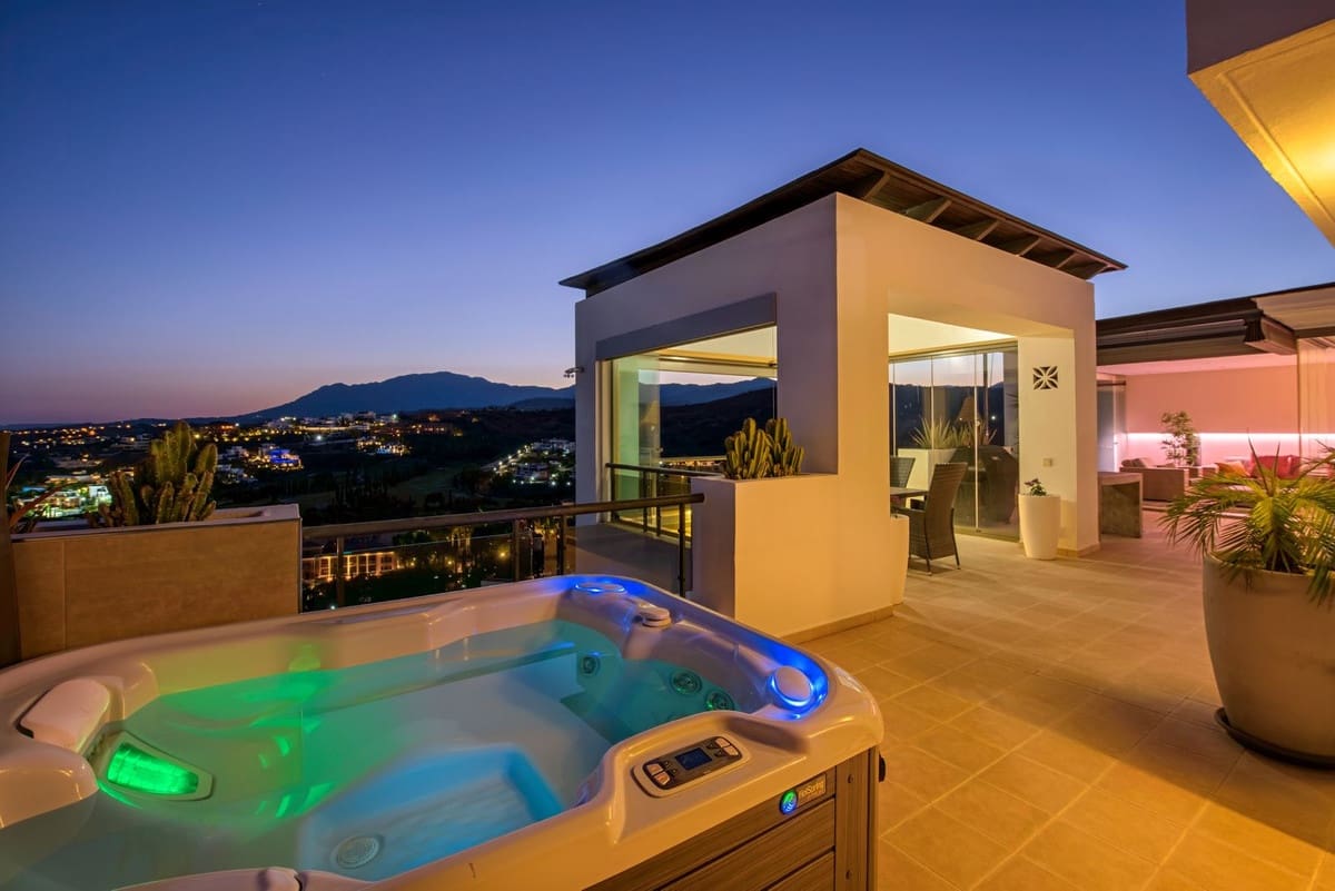 2 sovrum Takvåning till salu i Los Flamingos med pool garage - 1 190 000 € (Ref: 9550191)